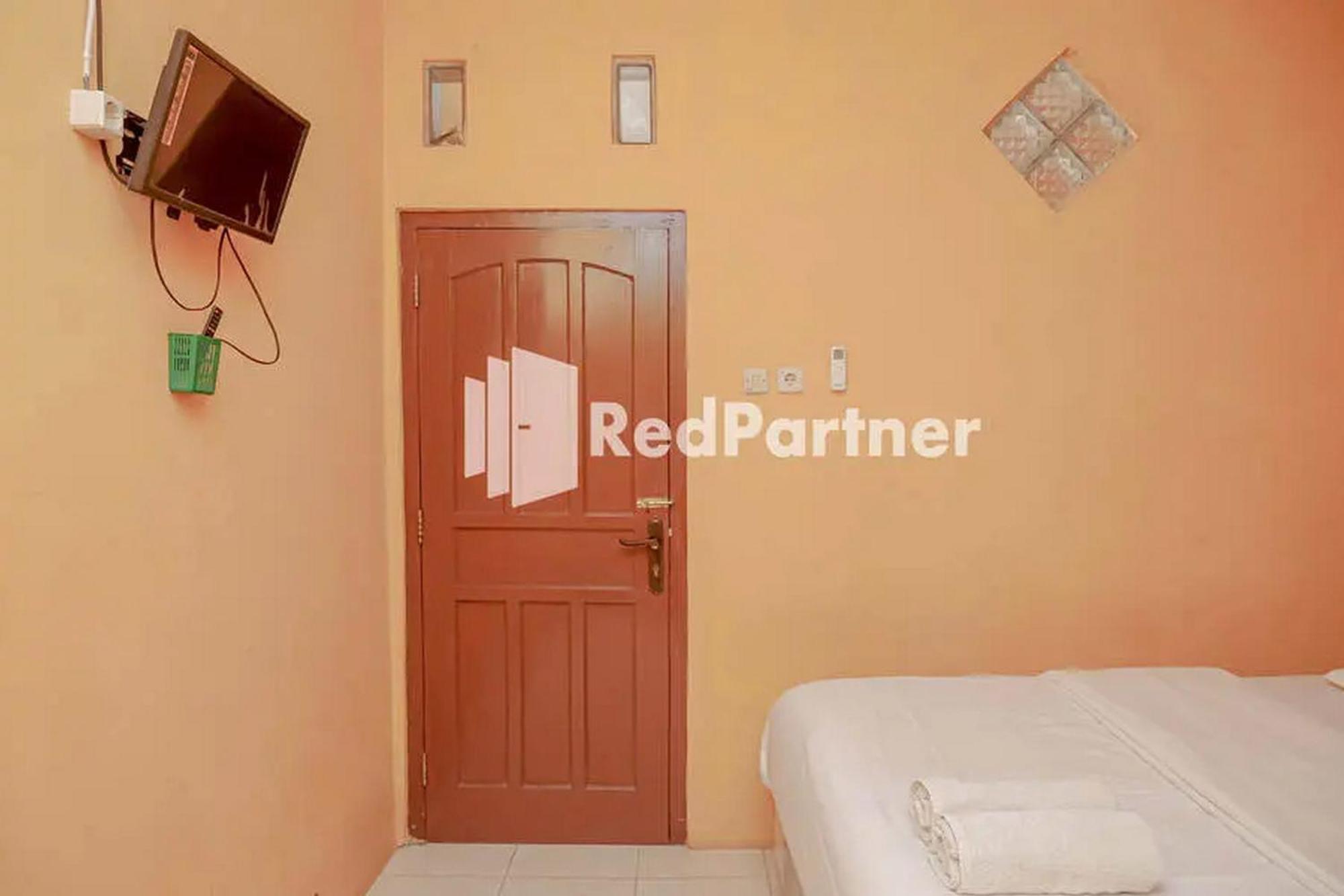 Pondok Damai Guest House Syariah Mitra Reddoorz จิเรบอน ภายนอก รูปภาพ